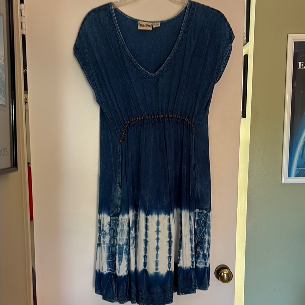 Chic Blue Tie-Dye Midi Dress